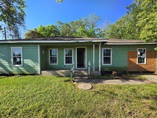 807 Pearl St, Baytown, TX 77520