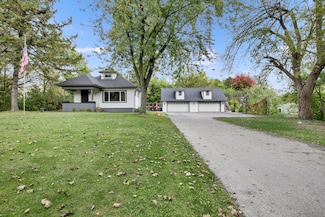 420 Kettle Moraine Dr N, Slinger, WI 53086