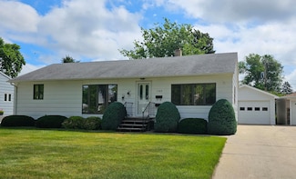 1745 S 4th St, Aberdeen, SD 57401