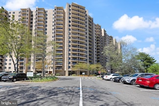 203 Yoakum Pkwy Unit 1220, Alexandria, VA 22304