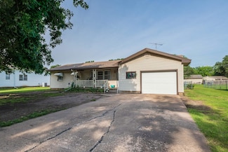 1606 N B St, Wellington, KS 67152