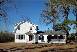 48 Milliken Dr, Kingstree, SC 29556