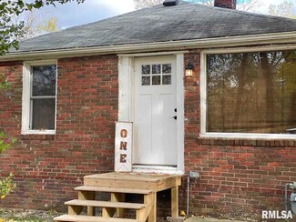 1 Blue Grass Ct, Davenport, IA 52802