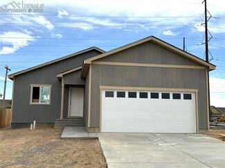 5220 Gannet Ln, Pueblo, CO 81008