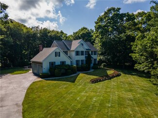 35 Delta Dr, Saunderstown, RI 02874