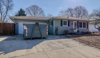 781 Sherwood Ave, Aurora, IL 60506