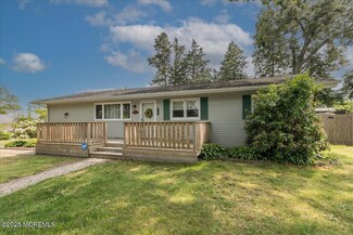 40 Dockage Rd, Bayville, NJ 08721