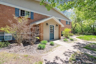 245 E Harcourt Dr, Saginaw, MI 48609