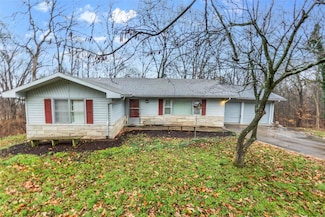 1211 W Cape Rock Dr, Cape Girardeau, MO 63701