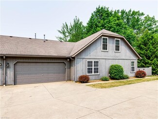 4004 Villas Dr Unit 4004, Stow, OH 44224