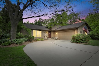 2820 S 152nd St, New Berlin, WI 53151