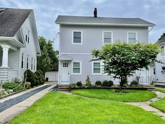 18 Carman St, Patchogue, NY 11772