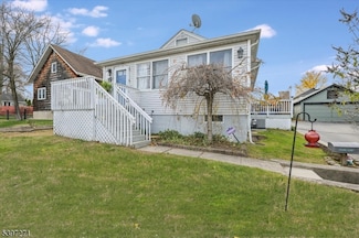 19 Pearl St, Bloomingdale, NJ 07403