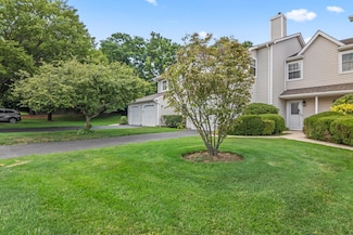 34 Thomas Ln, East Setauket, NY 11733