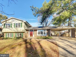 4805 Wakefield Chapel Rd, Annandale, VA 22003