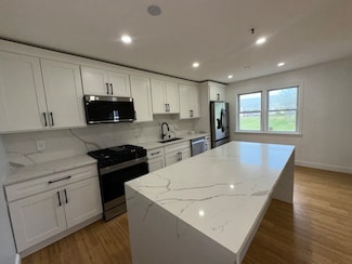 94 Tennis Plaza Rd Unit 17, Dracut, MA 01826