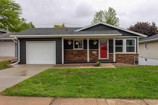 1658 Marmora Ave, Dubuque, IA 52001