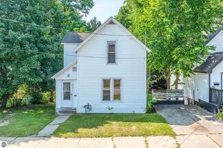814 Lynn St, Cadillac, MI 49601