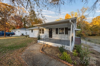 812 N Main St, Lowell, NC 28098