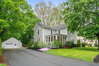 18 Green St, Medfield, MA 02052