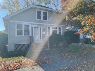 49 Circuit Dr, Riverside, RI 02915