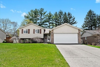 853 Abbey Ln, Milford, MI 48381