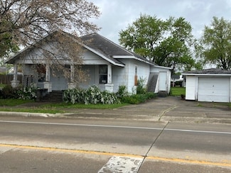 210 W Saint Anthony Ave, Effingham, IL 62401