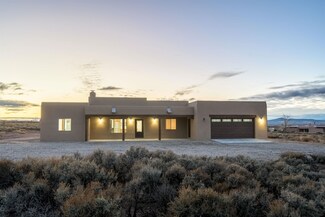 12 Vista Linda Rd, Ranchos de Taos, NM 87557