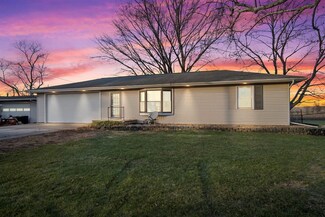 202 E Douglas St, Carlock, IL 61725