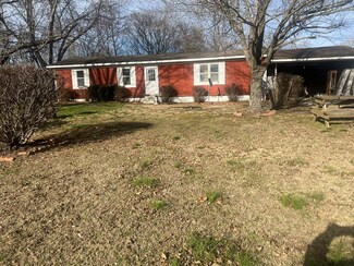 153 N Main St, Mortons Gap, KY 42440