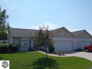 303 Golfview Ln, Elk Rapids, MI 49629