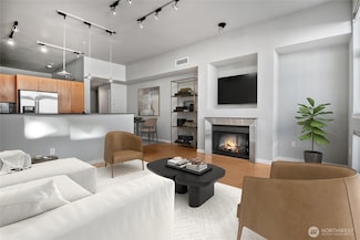 17 W Mercer St Unit 217, Seattle, WA 98119