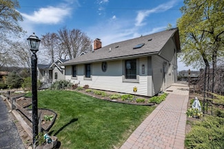 4040 Lark Ave, Waterford, MI 48328