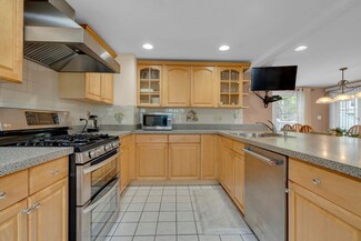 6 Charles St Unit 6, Auburndale, MA 02466