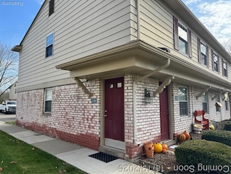 140 Princeton Dr, South Lyon, MI 48178