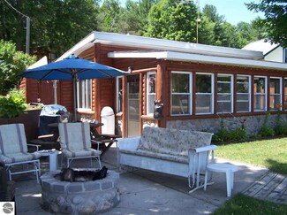575 N Scott Dr, Farwell, MI 48622