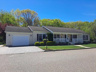1407263 Middle Rd Unit 263, Calverton, NY 11933