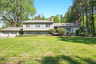 10 Brookmont Dr, Wilbraham, MA 01095