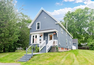 27 Willow St, Gardiner, ME 04345