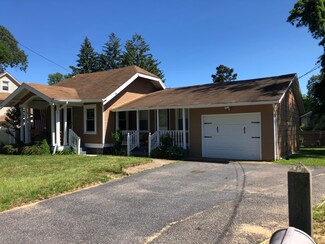 486 W Lincoln Ave, Oakhurst, NJ 07755