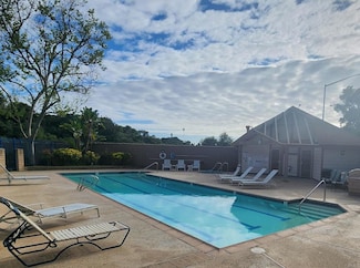 4531 Chateau Dr, San Diego, CA 92117