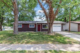 1395 Bluebird Dr, Florissant, MO 63031