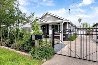 2028 Gostick St, Houston, TX 77008