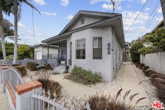 670 W 15th St, San Pedro, CA 90731