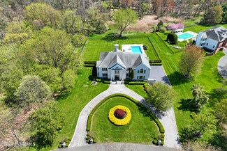 4 Meadows Run Dr, Colts Neck, NJ 07722