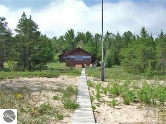 7604 W Harbor Hwy, Glen Arbor, MI 49636