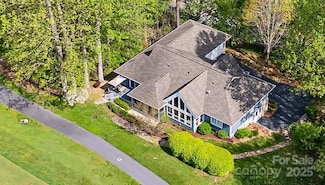118 Broadmoor Dr, Flat Rock, NC 28731
