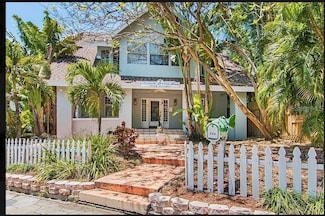 532 Beach Dr NE, Saint Petersburg, FL 33701