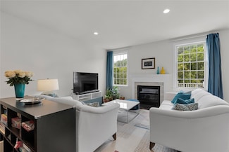 20 Dennis Ln, Pleasantville, NY 10570