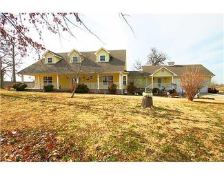 557 S Elm Springs Rd, Elm Springs, AR 72762